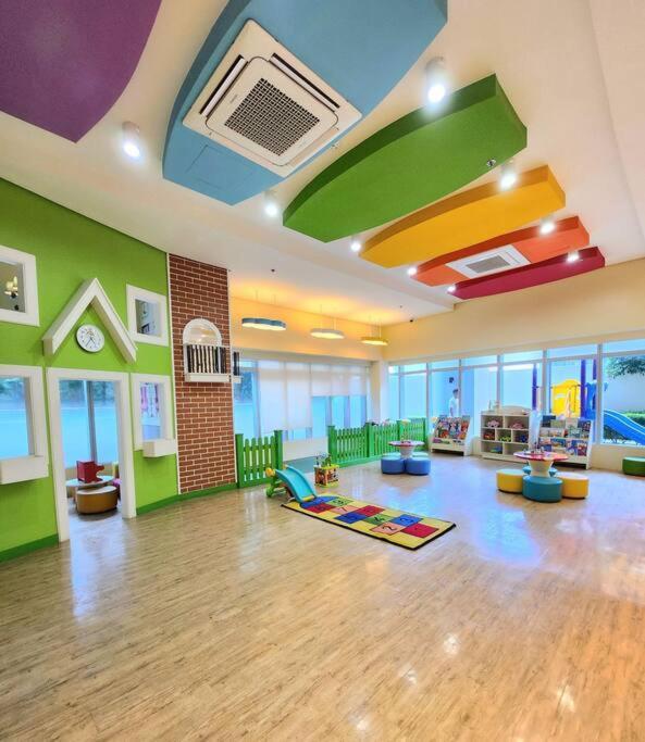 Cosy Executive 1 Bedroom Uptown Parksuites Ultra Fast Internet マニラ市 エクステリア 写真