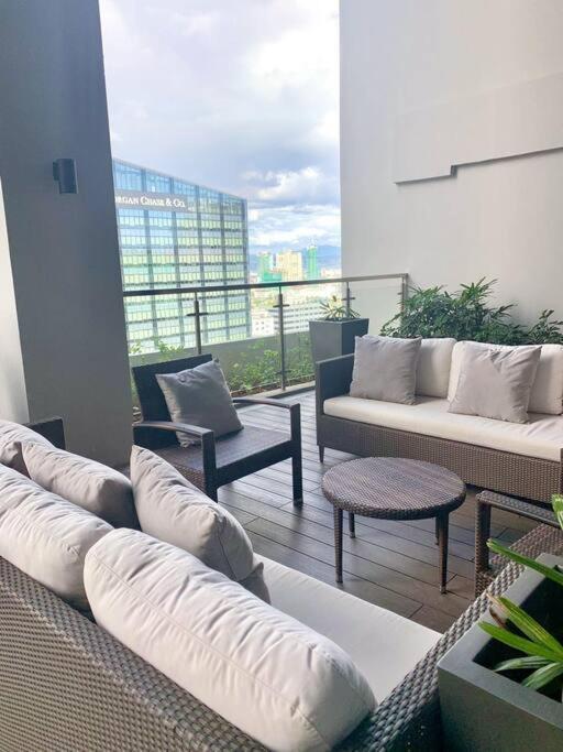 Cosy Executive 1 Bedroom Uptown Parksuites Ultra Fast Internet マニラ市 エクステリア 写真