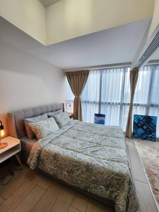 Cosy Executive 1 Bedroom Uptown Parksuites Ultra Fast Internet マニラ市 エクステリア 写真