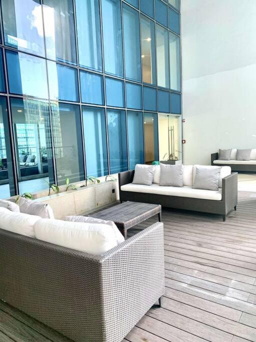 Cosy Executive 1 Bedroom Uptown Parksuites Ultra Fast Internet マニラ市 エクステリア 写真