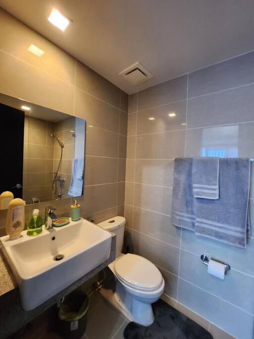 Cosy Executive 1 Bedroom Uptown Parksuites Ultra Fast Internet マニラ市 エクステリア 写真