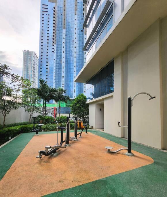 Cosy Executive 1 Bedroom Uptown Parksuites Ultra Fast Internet マニラ市 エクステリア 写真