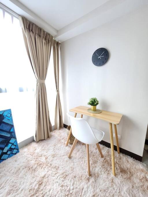 Cosy Executive 1 Bedroom Uptown Parksuites Ultra Fast Internet マニラ市 エクステリア 写真