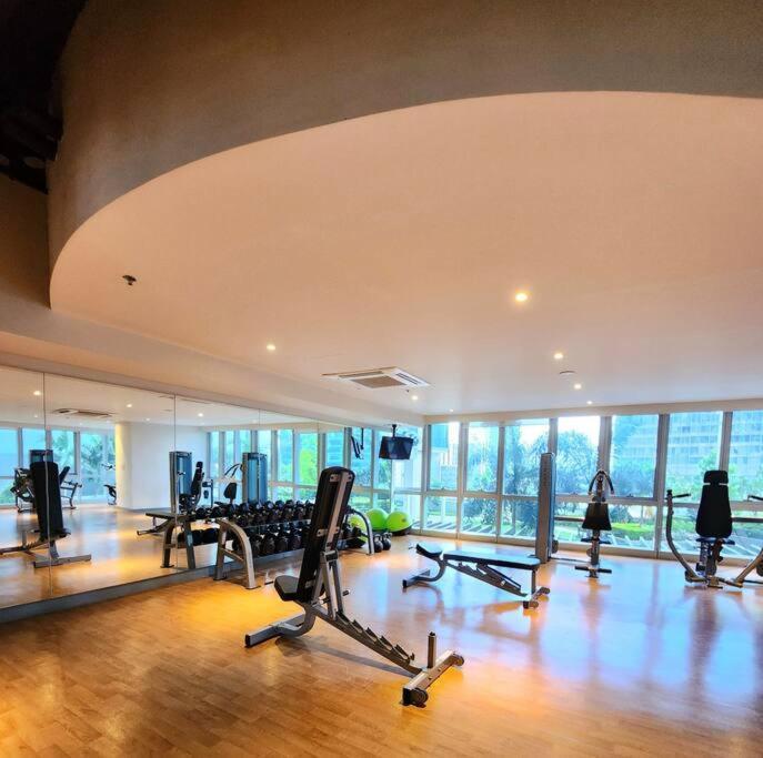 Cosy Executive 1 Bedroom Uptown Parksuites Ultra Fast Internet マニラ市 エクステリア 写真