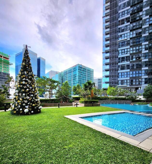 Cosy Executive 1 Bedroom Uptown Parksuites Ultra Fast Internet マニラ市 エクステリア 写真