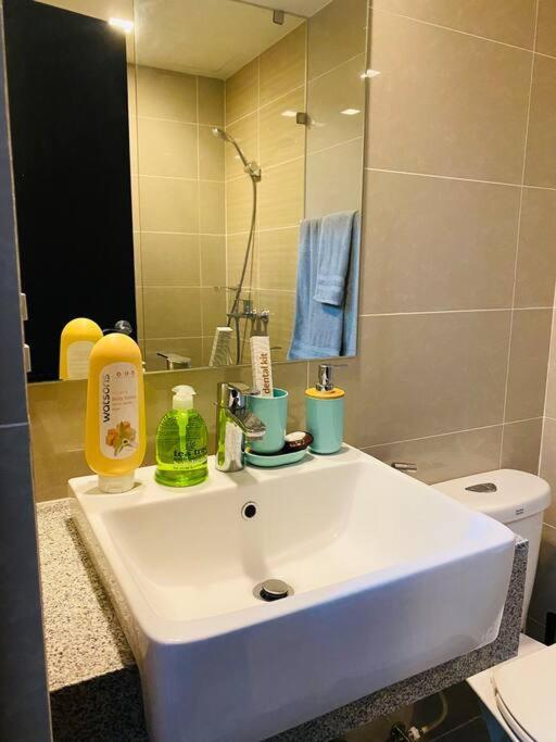 Cosy Executive 1 Bedroom Uptown Parksuites Ultra Fast Internet マニラ市 エクステリア 写真