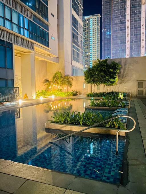 Cosy Executive 1 Bedroom Uptown Parksuites Ultra Fast Internet マニラ市 エクステリア 写真