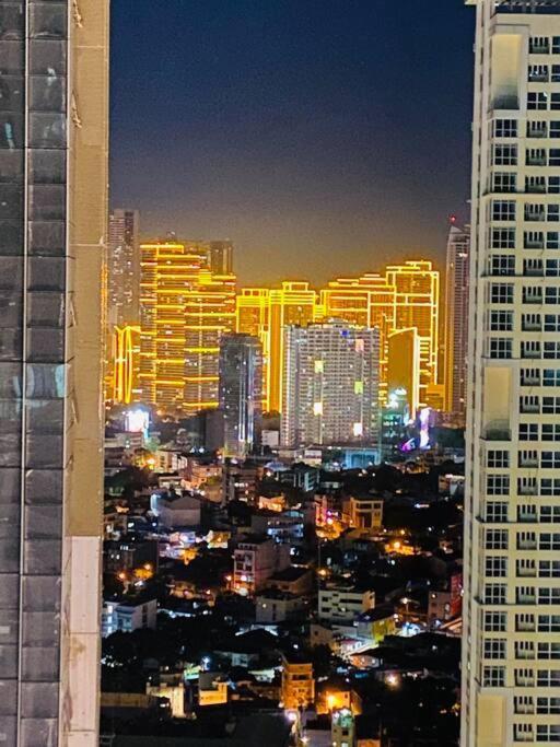 Cosy Executive 1 Bedroom Uptown Parksuites Ultra Fast Internet マニラ市 エクステリア 写真